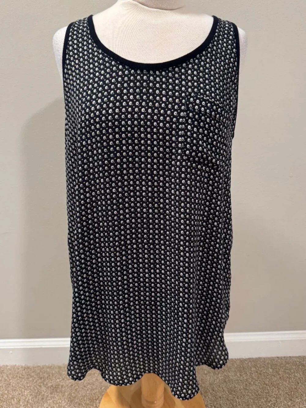 Womens Medium Ann Taylor LOFT Scoop Neck Printed Tunic Tank Top Navy Blue White